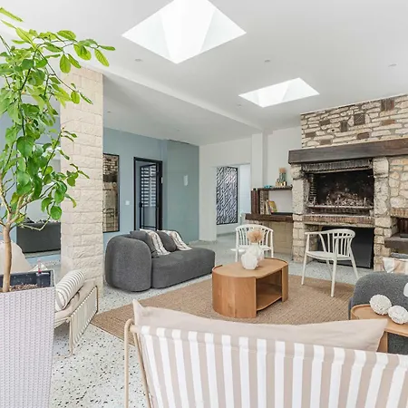 Charming House 5br 10p Near The Sea - *